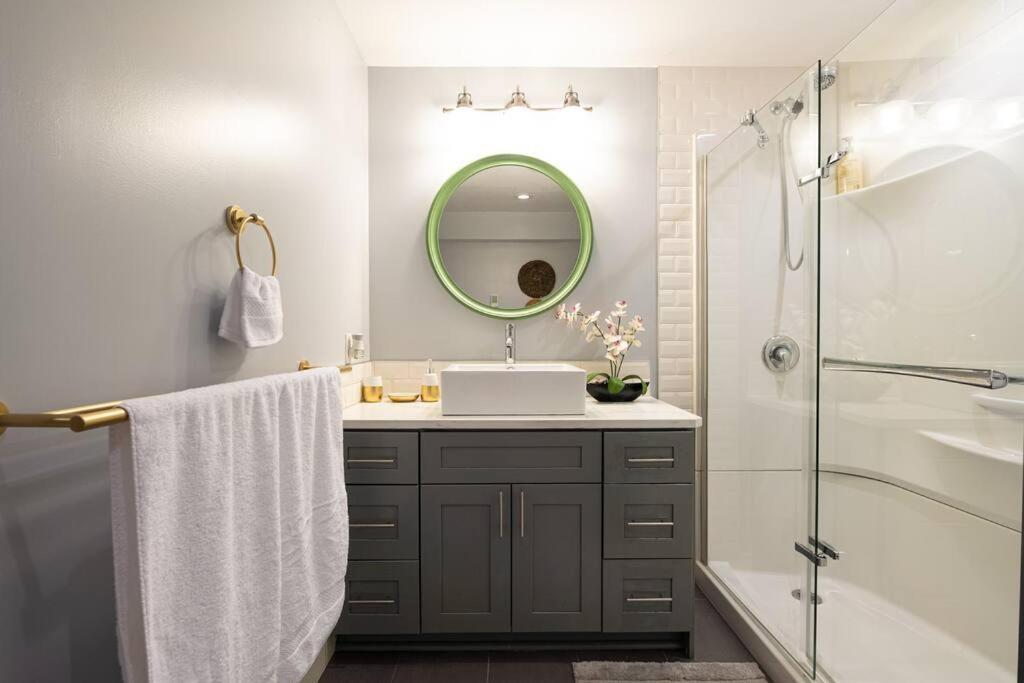 Cozy Suite, Free Wifi , Free Parking YYC Exterior foto