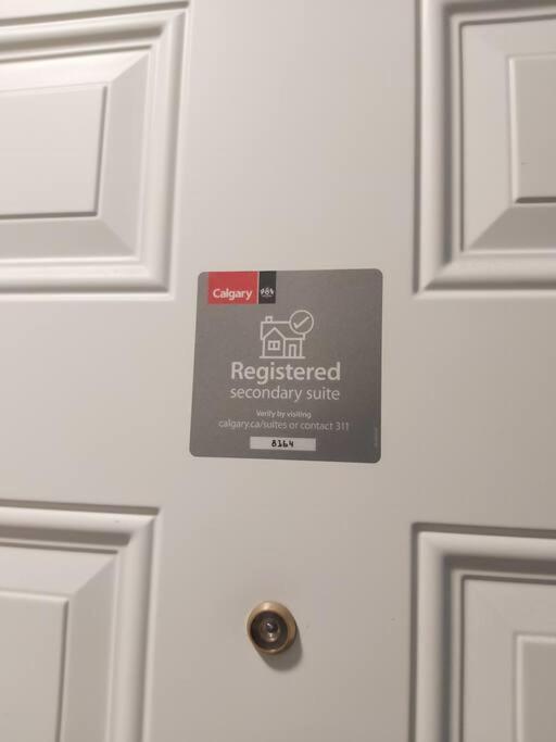 Cozy Suite, Free Wifi , Free Parking YYC Exterior foto
