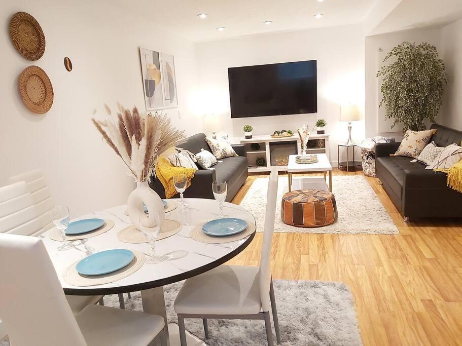 Cozy Suite, Free Wifi , Free Parking YYC Exterior foto