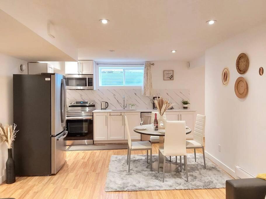 Cozy Suite, Free Wifi , Free Parking YYC Exterior foto