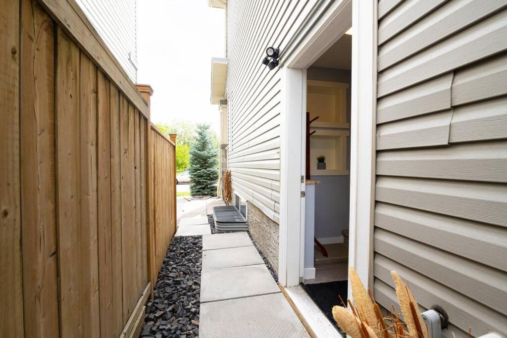 Cozy Suite, Free Wifi , Free Parking YYC Exterior foto
